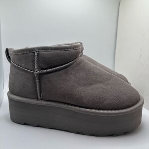 CUSHIONAIRE Women's Genuine Suede pull platform boot +Memory Foam 8 GRAY